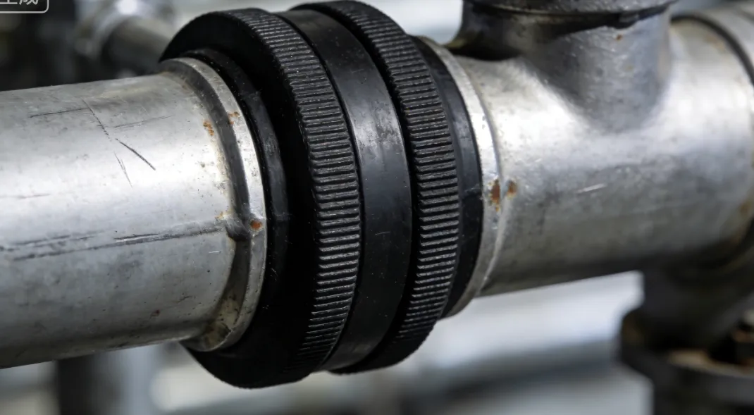 耐强腐蚀橡胶密封件：核心特性与工况选型全解析