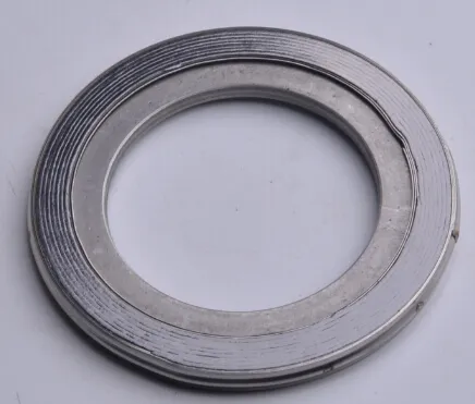 Metal spiral wound gasket with inner ring